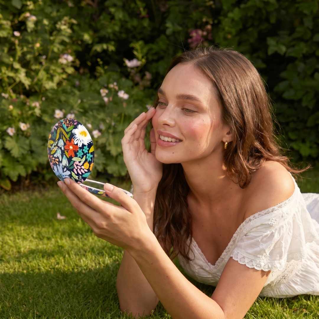 Mini Taylor LED Compact Mirror | Happy Flowers - Image 2